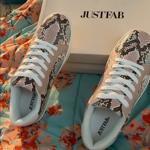 Just Fab Paisley Snake Sneakers! - Picture 3 of 6